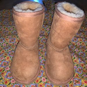 UGG size 7 children’s (toddler) EUC
